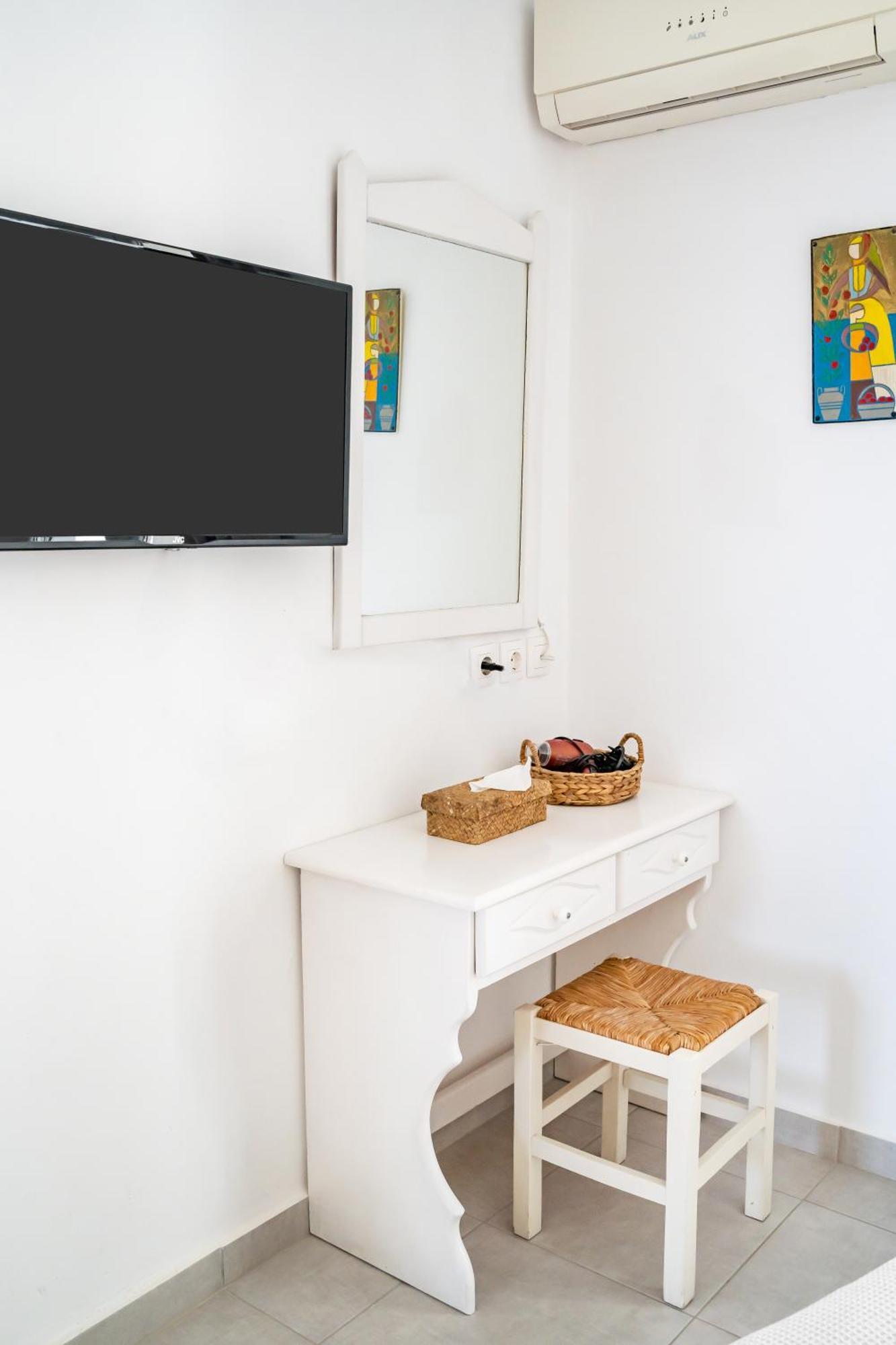 Mimis & Connie 1 Apartment Karpathos Town  Exterior photo